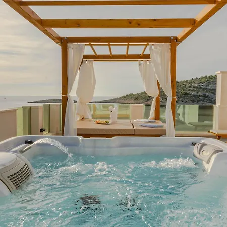 Esquel - Beachfront, Heated Pool Βίλα