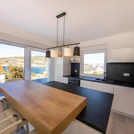 Esquel - Beachfront, Heated Pool Вилла