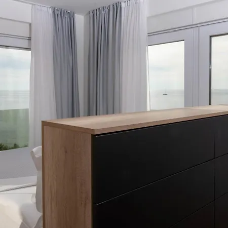 Esquel - Beachfront, Heated Pool Βίλα Ražanj