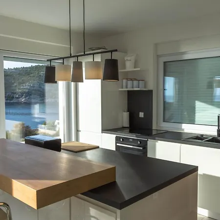 Esquel - Beachfront, Heated Pool *