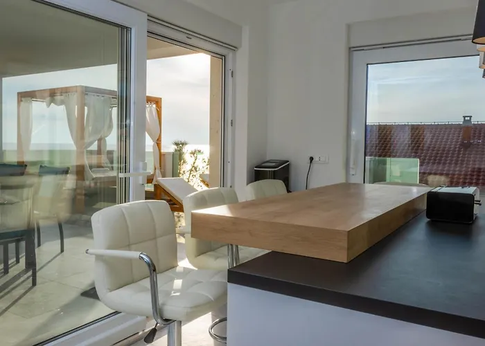 Esquel - Beachfront, Heated Pool *