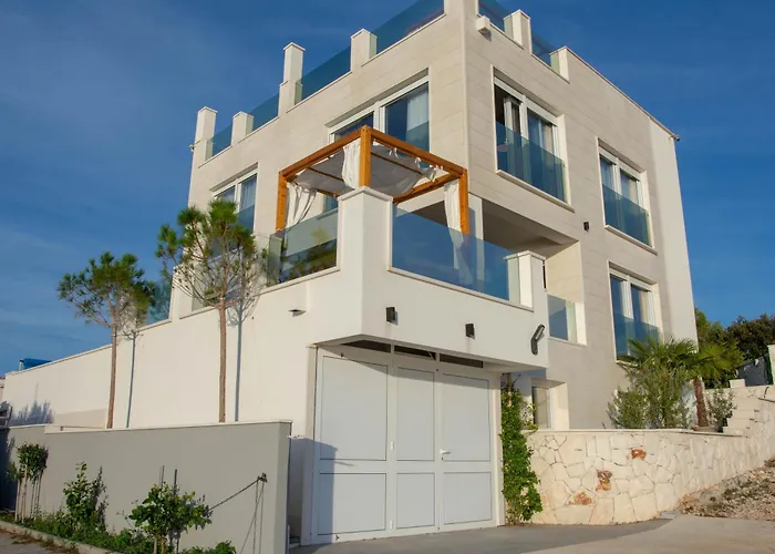 Esquel - Beachfront, Heated Pool Ražanj