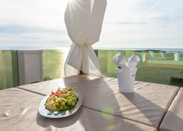 Esquel - Beachfront, Heated Pool Villa