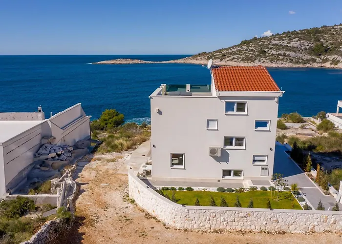 Esquel - Beachfront, Heated Pool *